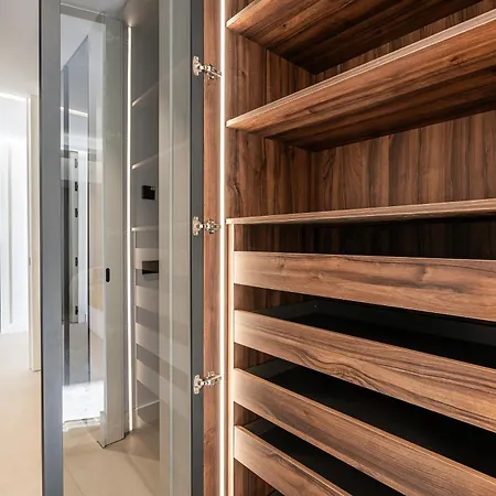 Ground Floor Luxurious Apartment *